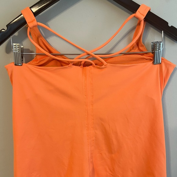 Vibrant orange Lululemon yoga top. Size 8 - Picture 4 of 4